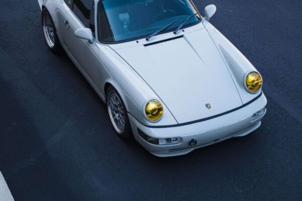 Fashion Grey Porsche 964 Restomod
