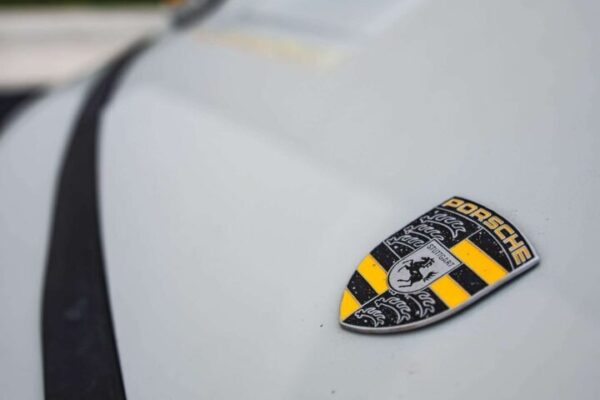 Fashion Grey Porsche 964 Restomod