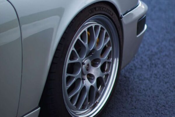 Fashion Grey Porsche 964 Restomod