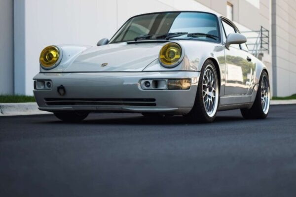 Fashion Grey Porsche 964 Restomod