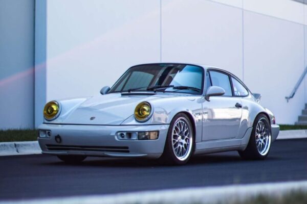 Fashion Grey Porsche 964 Restomod
