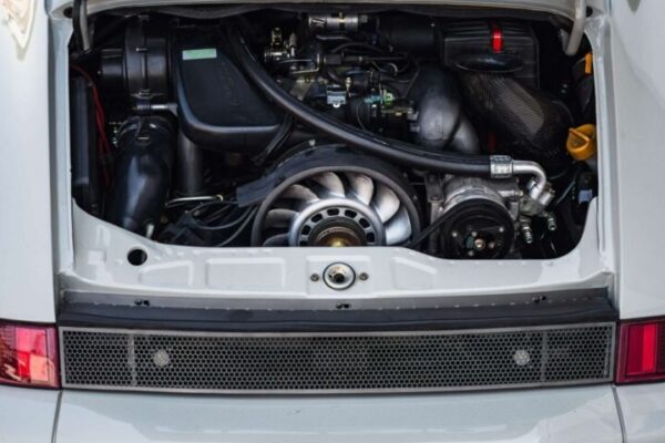 Fashion Grey Porsche 964 Restomod